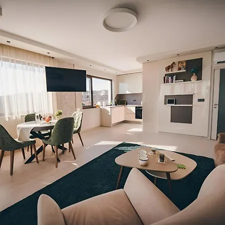 Apartment Luxury Near The Sea